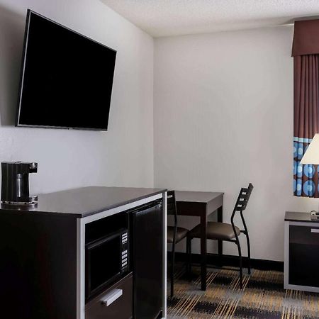Super 8 By Wyndham Villa Rica Extérieur photo