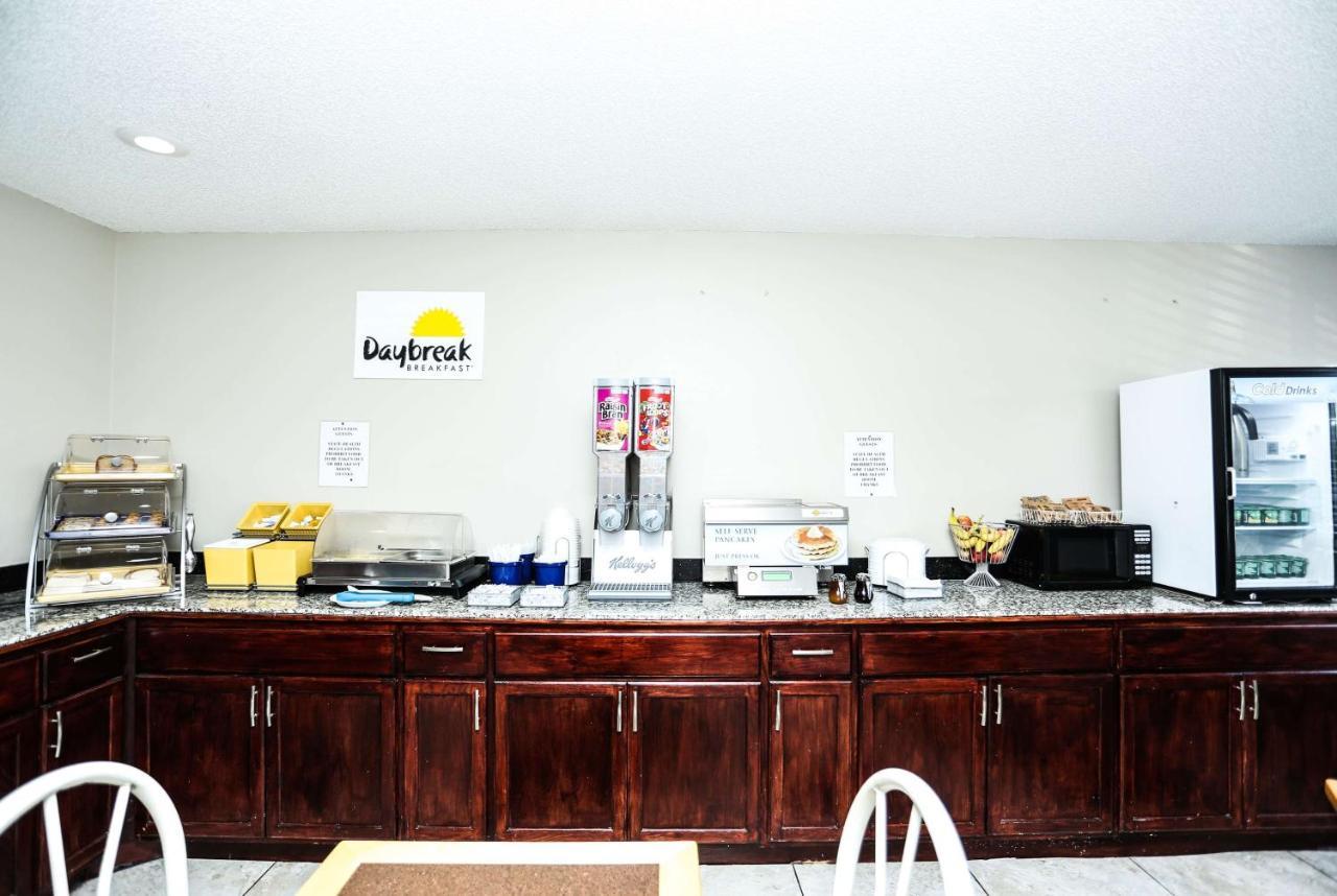 Super 8 By Wyndham Villa Rica Extérieur photo