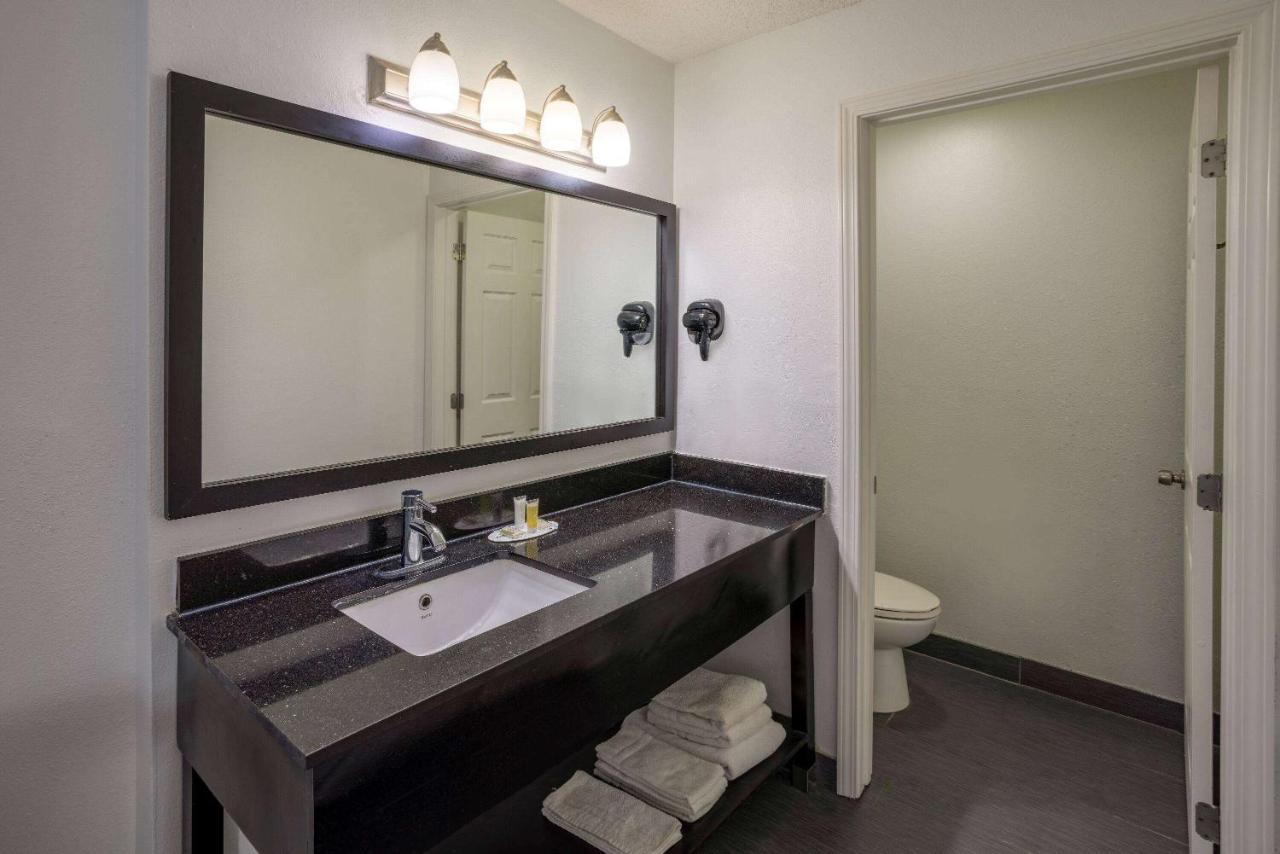 Super 8 By Wyndham Villa Rica Extérieur photo