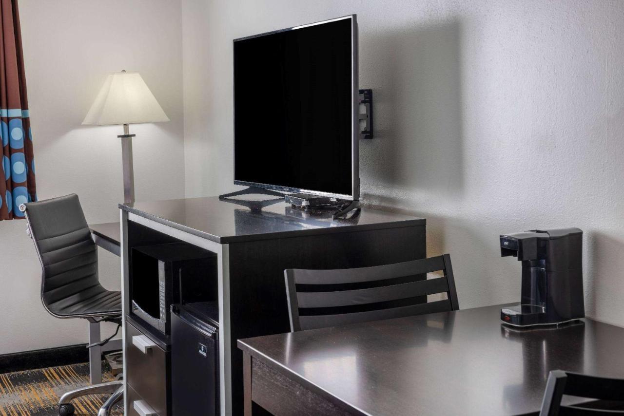 Super 8 By Wyndham Villa Rica Extérieur photo