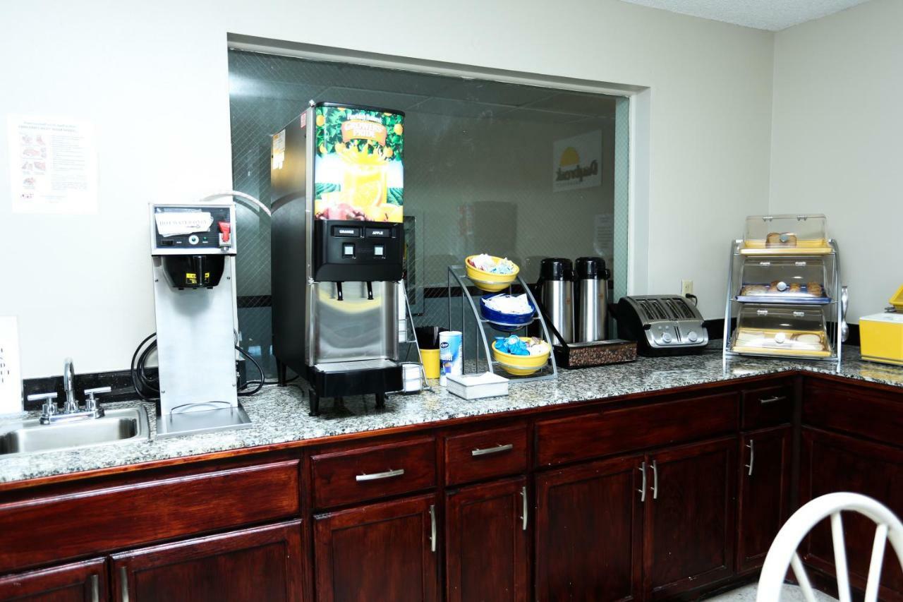 Super 8 By Wyndham Villa Rica Extérieur photo