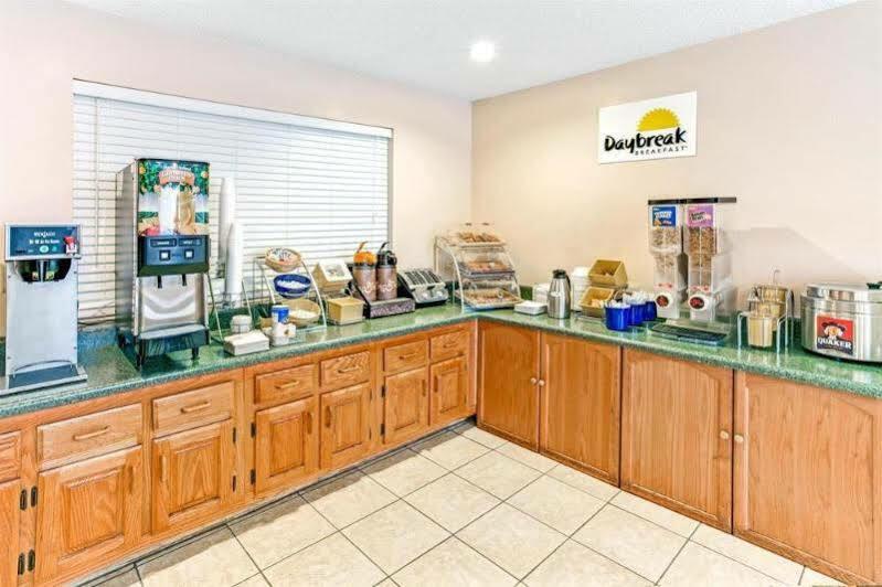 Super 8 By Wyndham Villa Rica Extérieur photo
