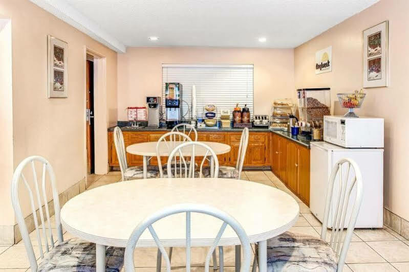 Super 8 By Wyndham Villa Rica Extérieur photo