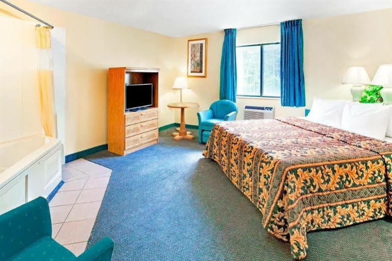 Super 8 By Wyndham Villa Rica Extérieur photo