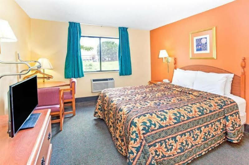 Super 8 By Wyndham Villa Rica Extérieur photo